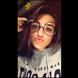 Meet your Posher, Alexis